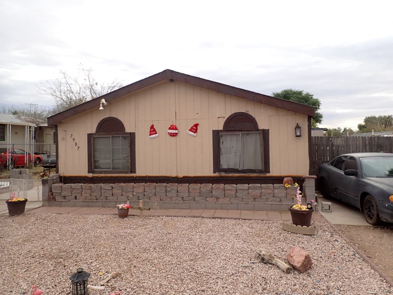Uninhabitable manufactured home in Mesa, AZ that We Buy Mobile Homes Arizona purchased and renovated